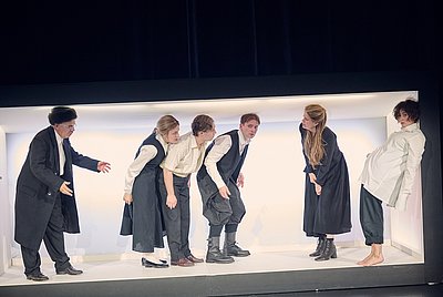 Mendel Singers Familie ist traurig im Haus